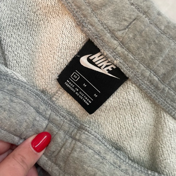 Nike Joggers - Picture 2 of 3